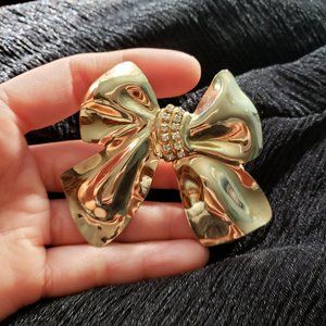 Vintage Large Gold Tone Bow with Rhinestone Centre Collar Pin